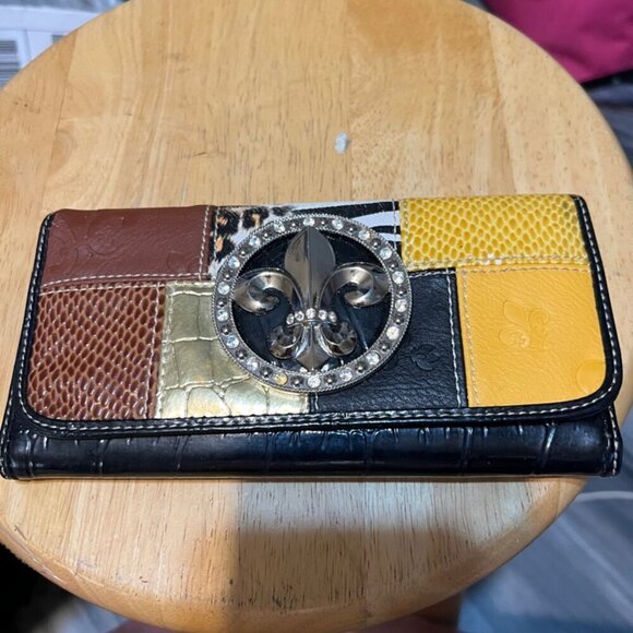 Fluer  De Lis Ladies Wallet - Picture 1 of 9